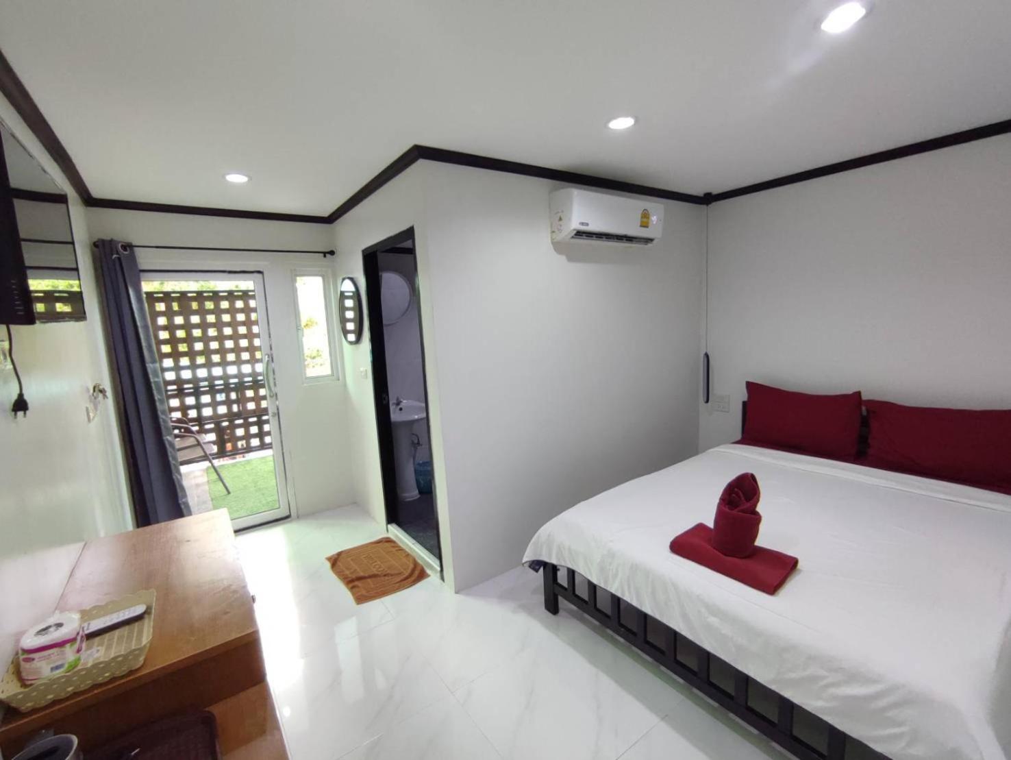 Kitty Guesthouse Phi Phi Don Exterior foto