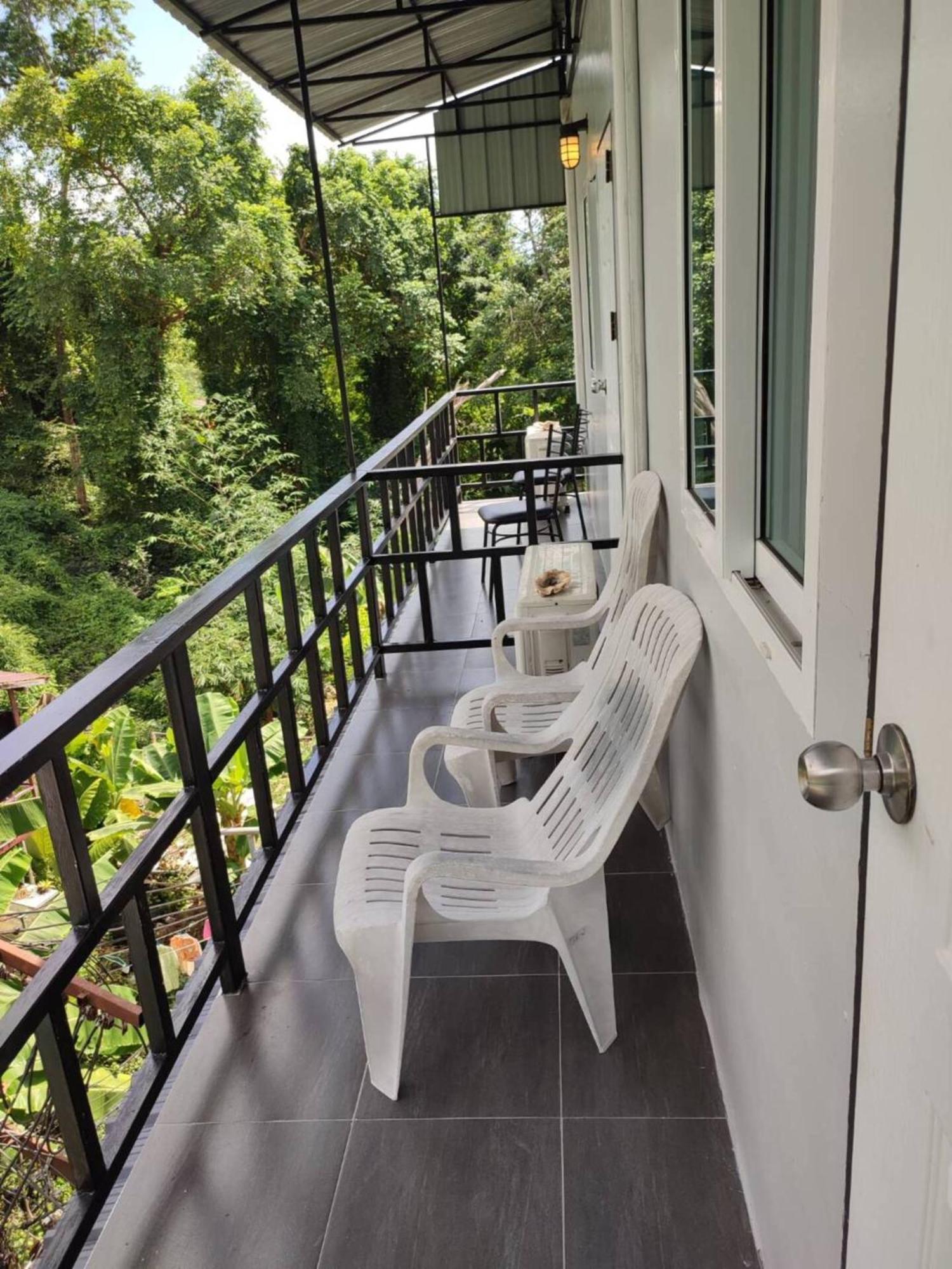 Kitty Guesthouse Phi Phi Don Exterior foto