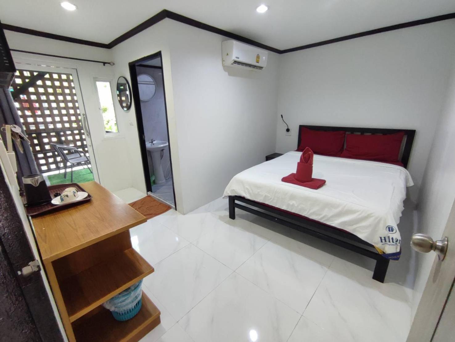 Kitty Guesthouse Phi Phi Don Exterior foto