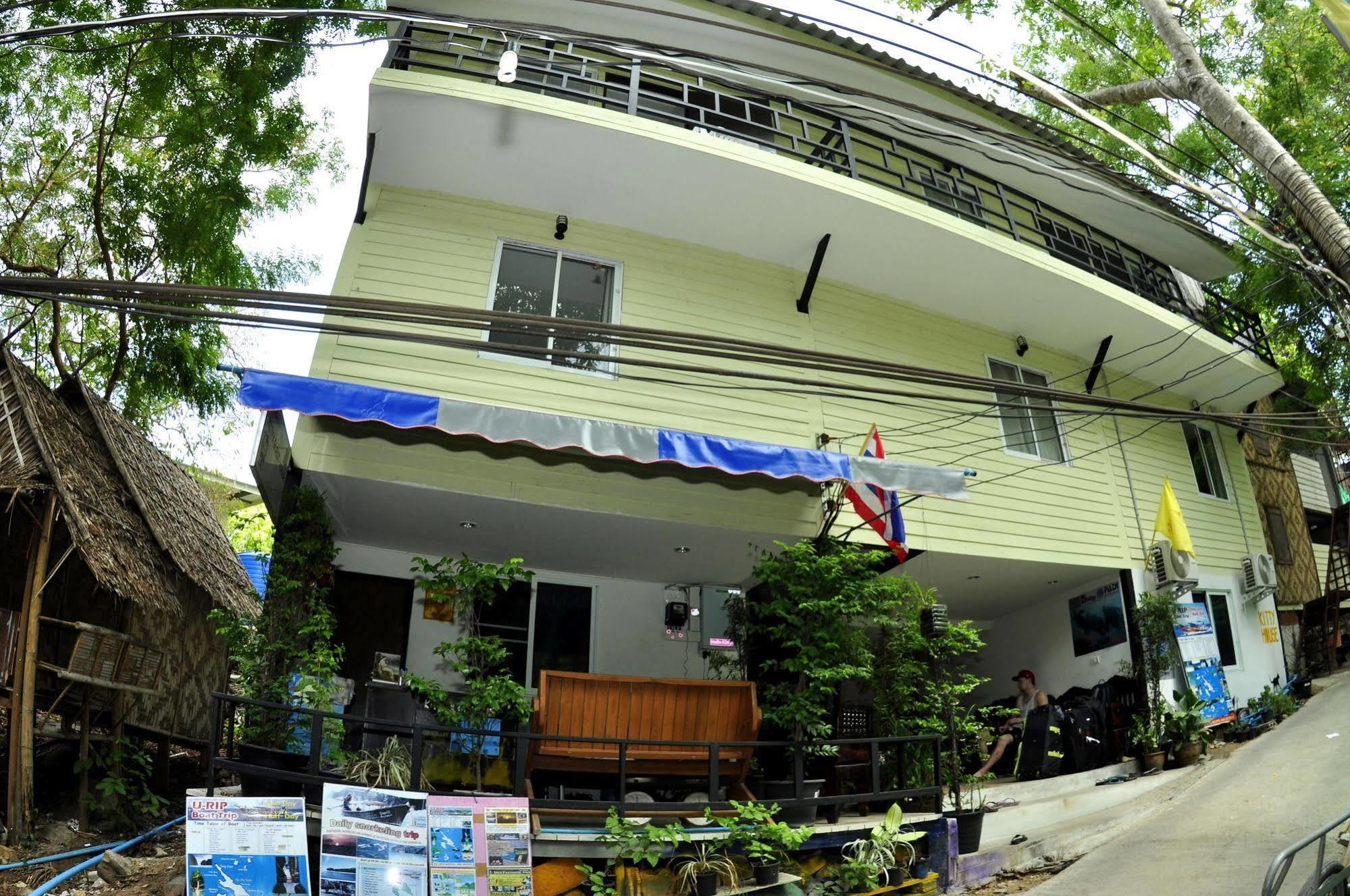 Kitty Guesthouse Phi Phi Don Exterior foto